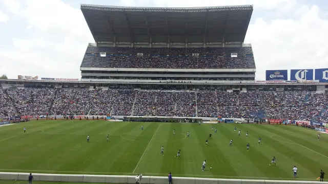 Tribunas llenas del Estadio Cuauhtémoc de Puebla durante un partido entre Puebla y León
